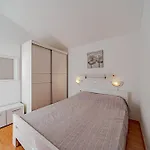 Kuzma Apartment *