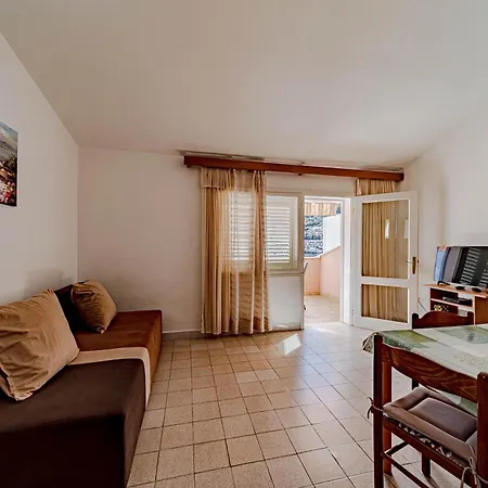 Kuzma Apartment *